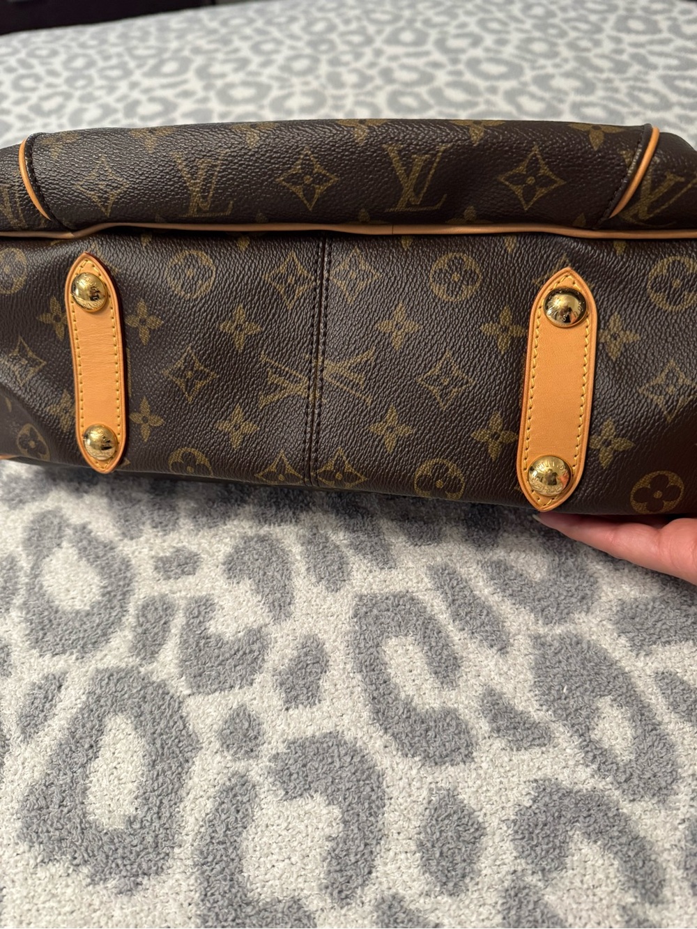 Louis Vuitton Galliera PM Monogram Shoulder Bag - Picture 3 of 13